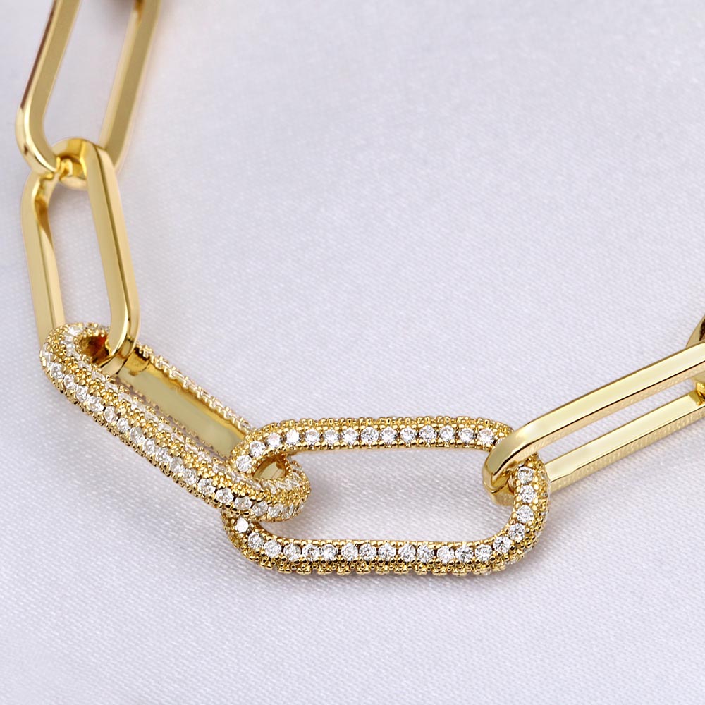 CZ Paperclip Chain avec finition or jaune 14k et 700 zircons cubiques pavés, collier luxueux moderne, cadeau statement pour elle, boîte de luxe avec LED, treasures.ch

