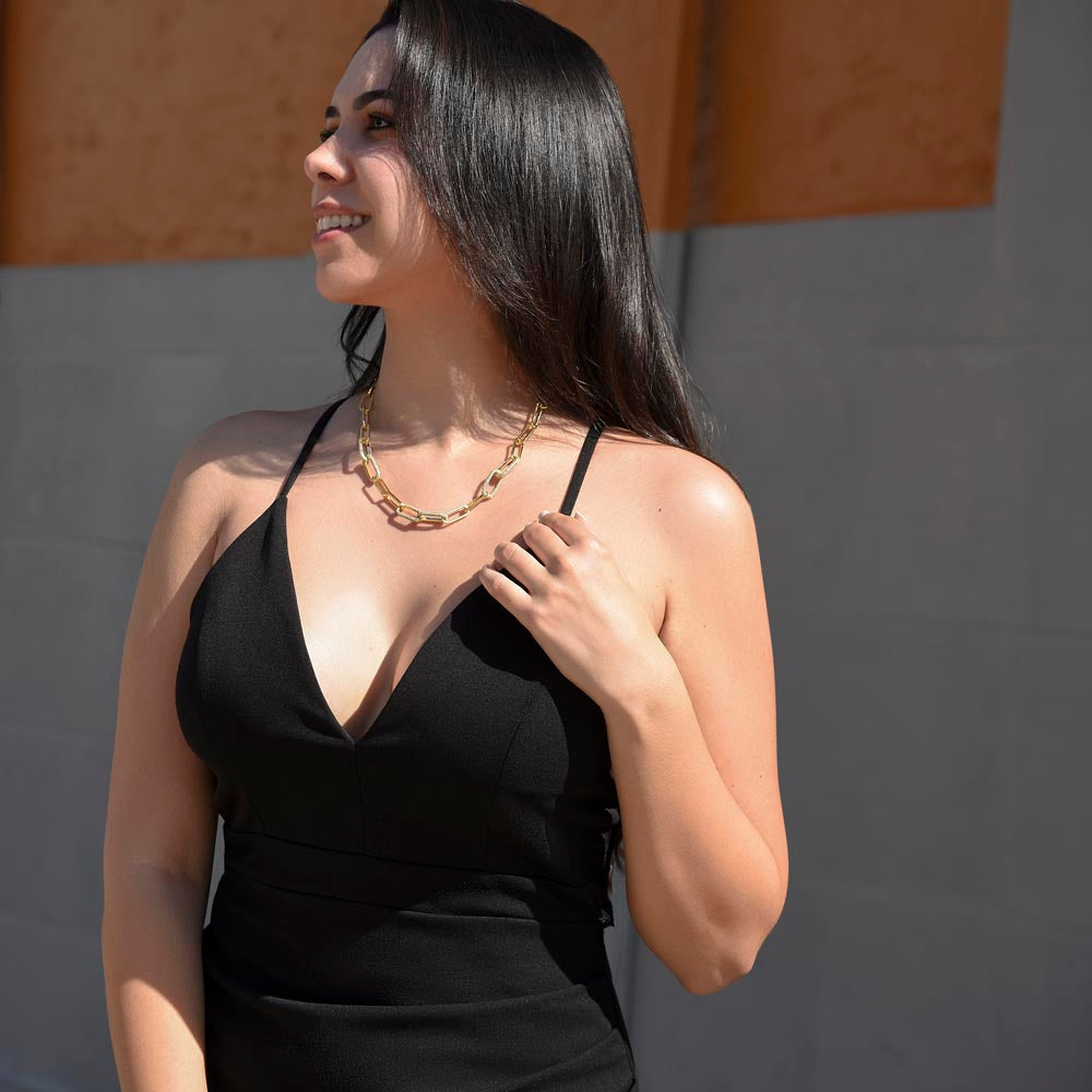 CZ Paperclip Chain mit 14k Gelbgold-Finish und 700 Zirkonia-Kristallen, modernes Statement-Schmuckstück, luxuriöses Geschenk für Frauen, LED-Luxusbox, treasures.ch
