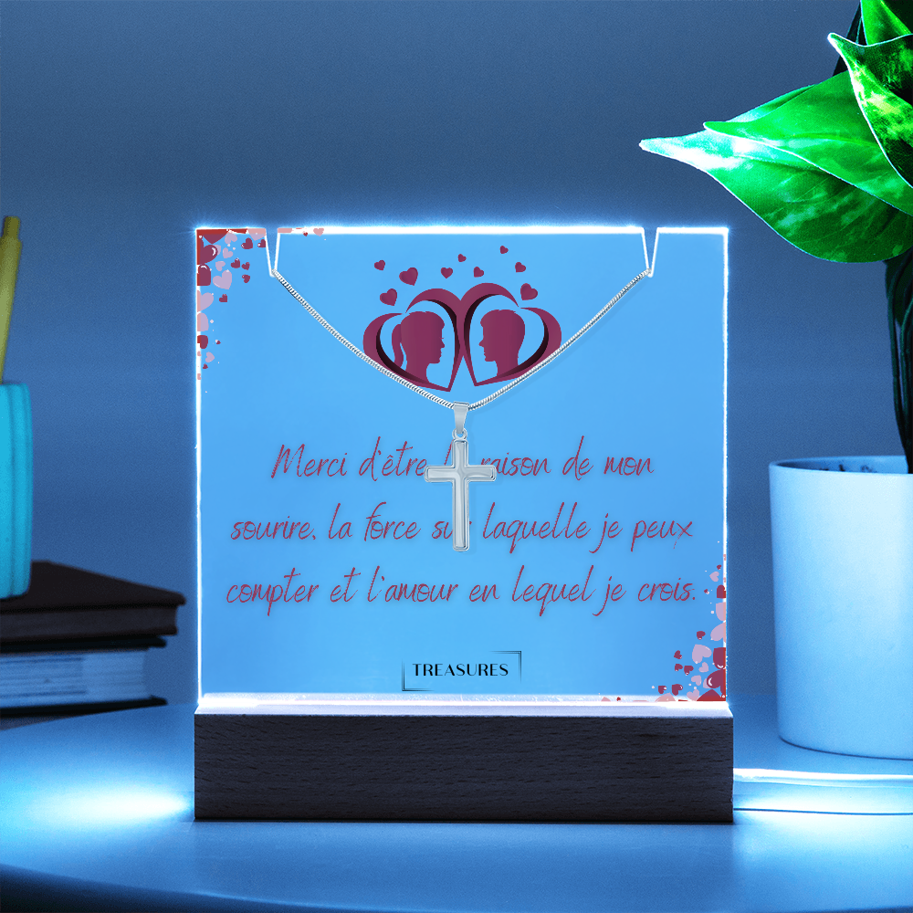 Coffret souvenir en acrylique avec présentoir carré personnalisé et collier croix en acier inoxydable, cadeau unique pour homme, base LED en bois, parfait pour anniversaire, Noël ou fête, treasures.ch